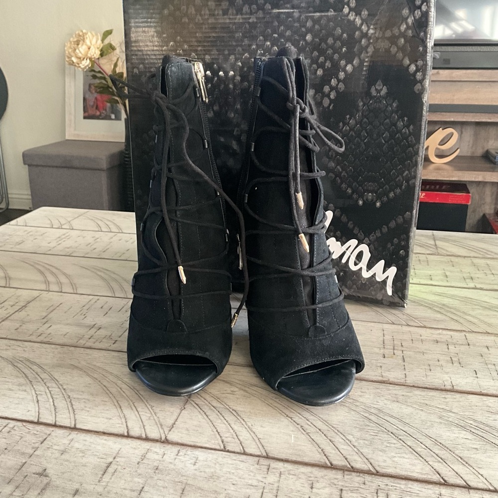 ♥️Black Lace-Up Heeled Boots